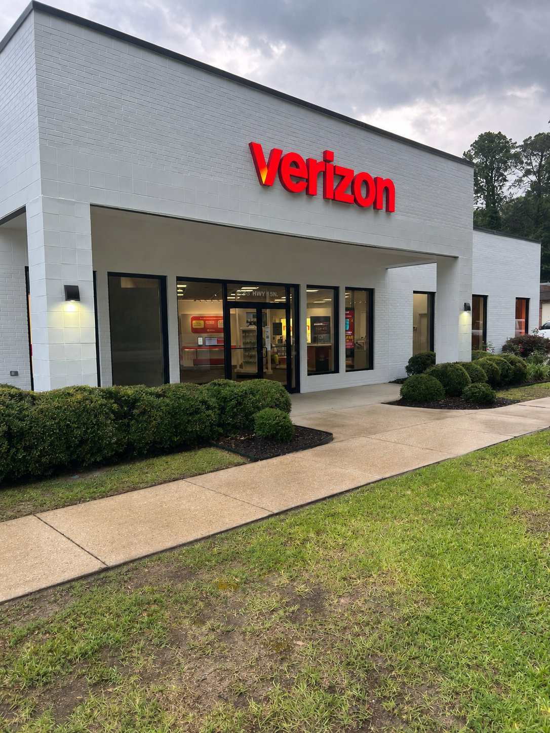 Completed Verizon retail exterior in Laurel, Mississippi